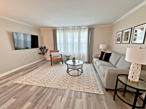 Condo, Multiple Beds, Balcony, Pool View (Colony Club P6) | Living area