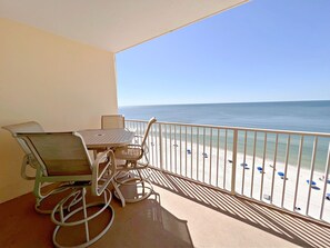 Apartment, Mehrere Betten, Poolzugang (Crystal Shores 904) | Ausblick vom Zimmer