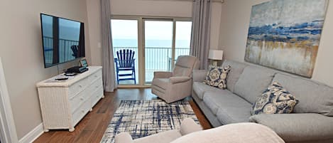 Apartment, Mehrere Betten, Poolzugang (Crystal Tower 1605) | Wohnbereich
