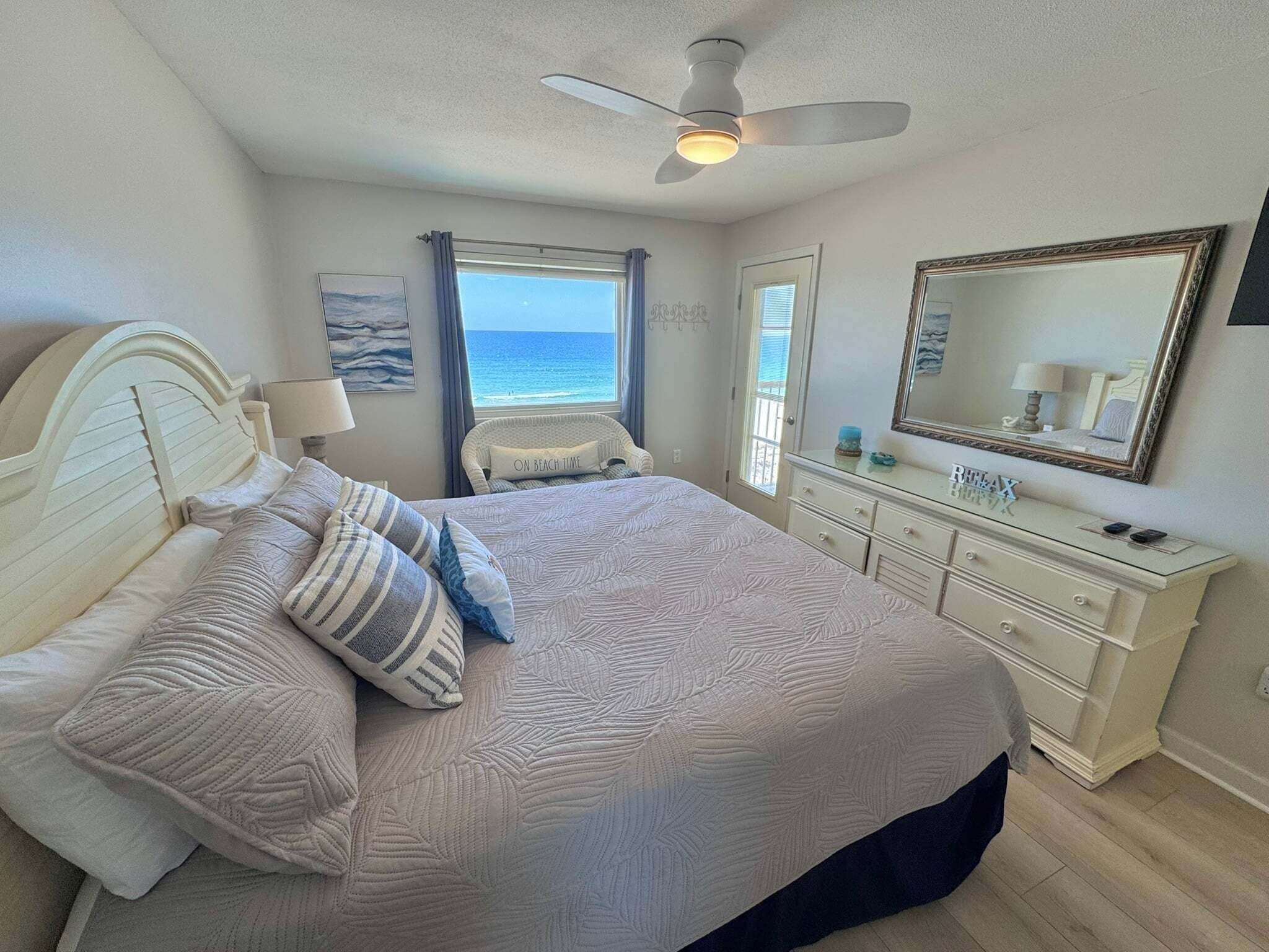 2 habitaciones, decoración personalizada y muebles diferentes 