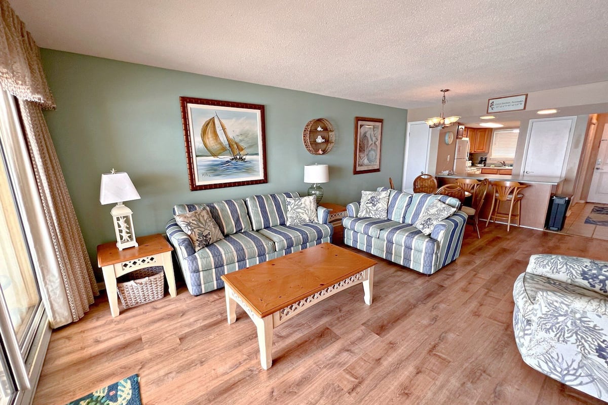 Condo, Multiple Beds, Pool Access (Driftwood Towers 5G) | Living area