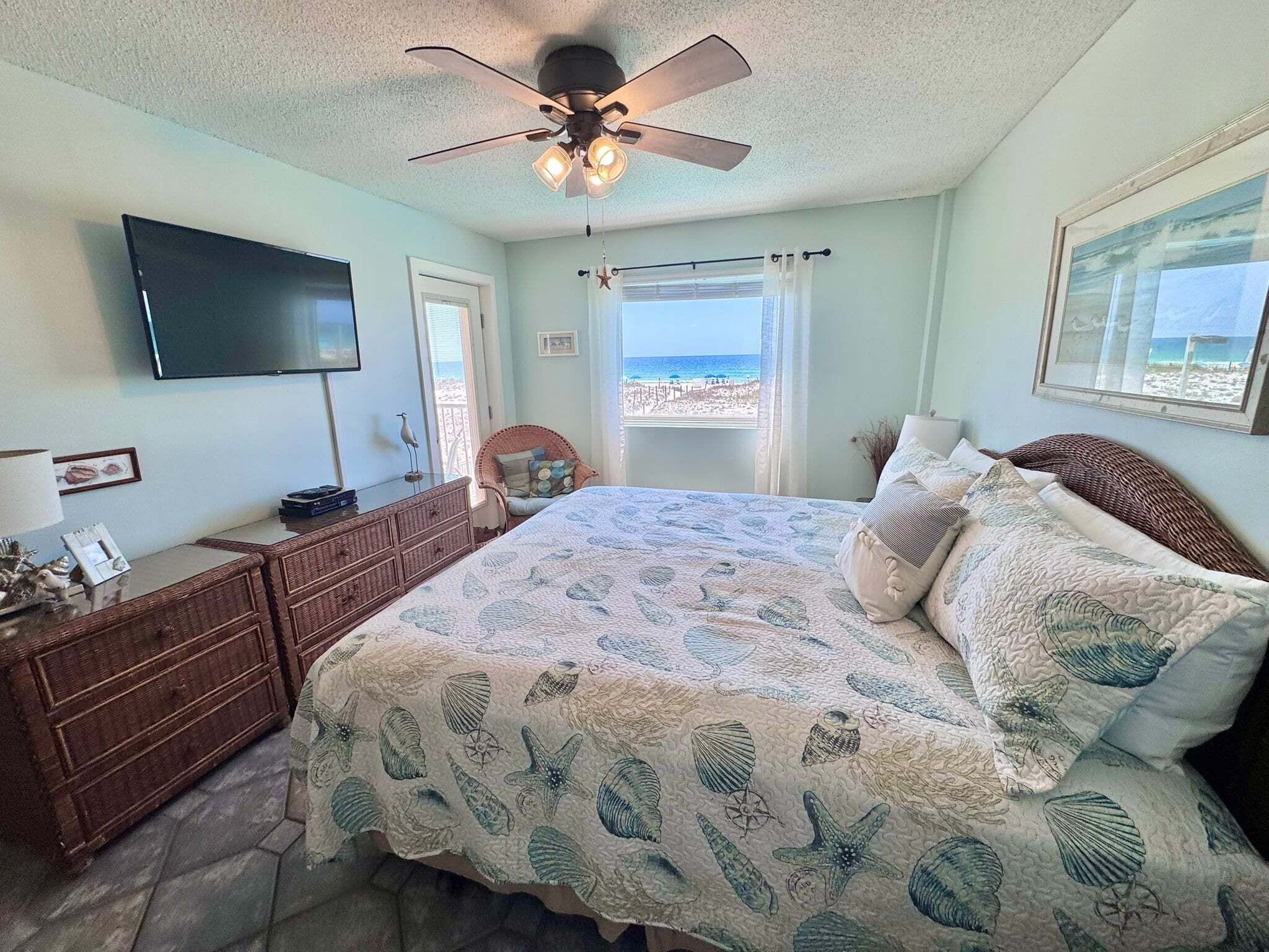 Condo, Multiple Beds, Pool Access, Pool View (Driftwood Towers 1D) | 2 bedrooms, individually decorated, individually furnished, bed sheets