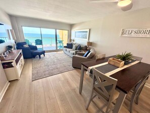 Condo, várias camas, acesso à piscina (Driftwood Towers 5C) | Área de estar