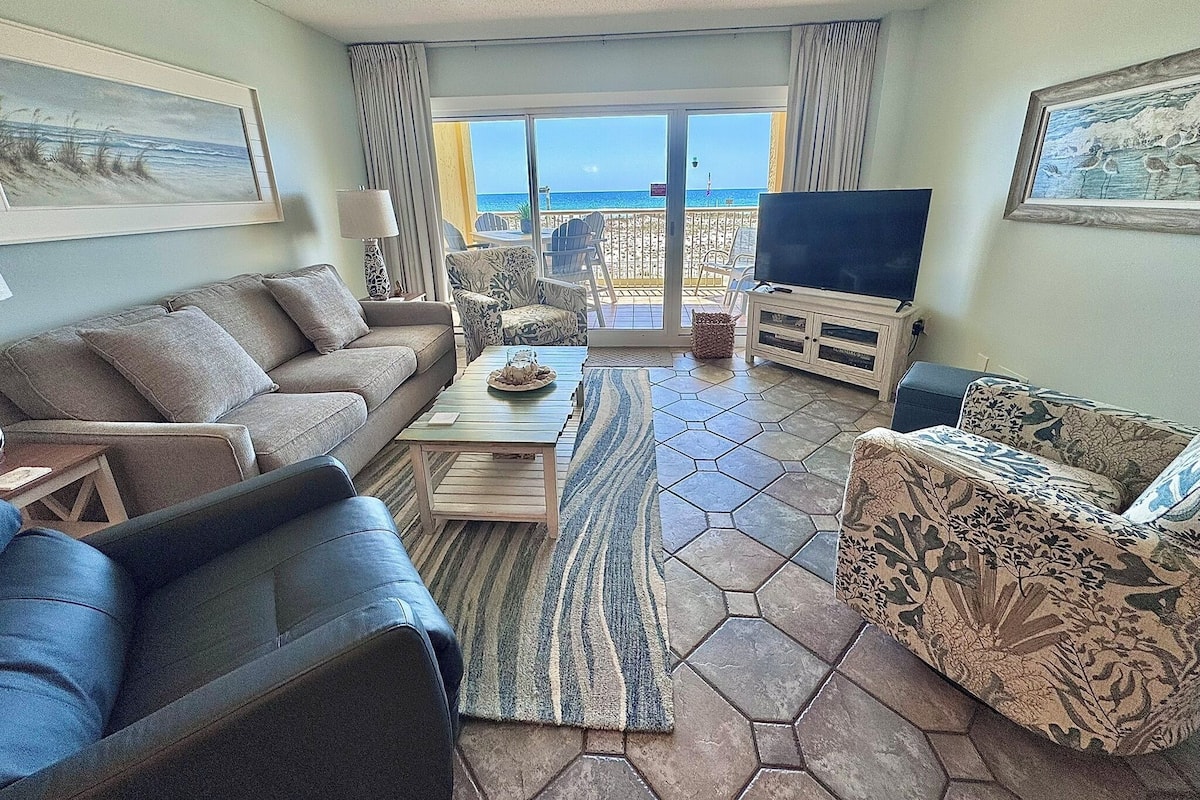 Condo, Multiple Beds, Pool Access, Pool View (Driftwood Towers 1D) | Living area