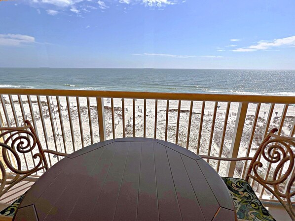 Appart'hôtel, plusieurs lits, accès piscine, vue piscine (Driftwood Towers 1D) | Vue de la chambre