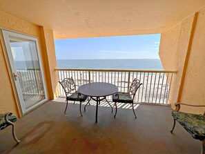 Appart'hôtel, plusieurs lits, accès piscine, vue piscine (Driftwood Towers 1D) | Vue de la chambre