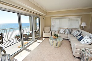 Apartment, Mehrere Betten, Poolzugang (Escapes To The Shores 605) | Wohnbereich