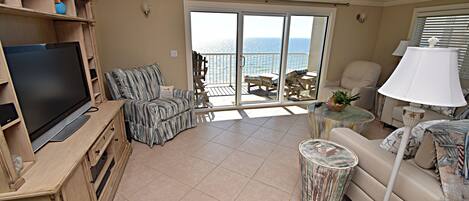 Condo, Plusieurs lits, accès à la piscine (Escapes To The Shores 605) | Aire de séjour