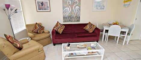 Condo, Plusieurs lits, balcon (Grand Beach Resort 411) | Aire de séjour