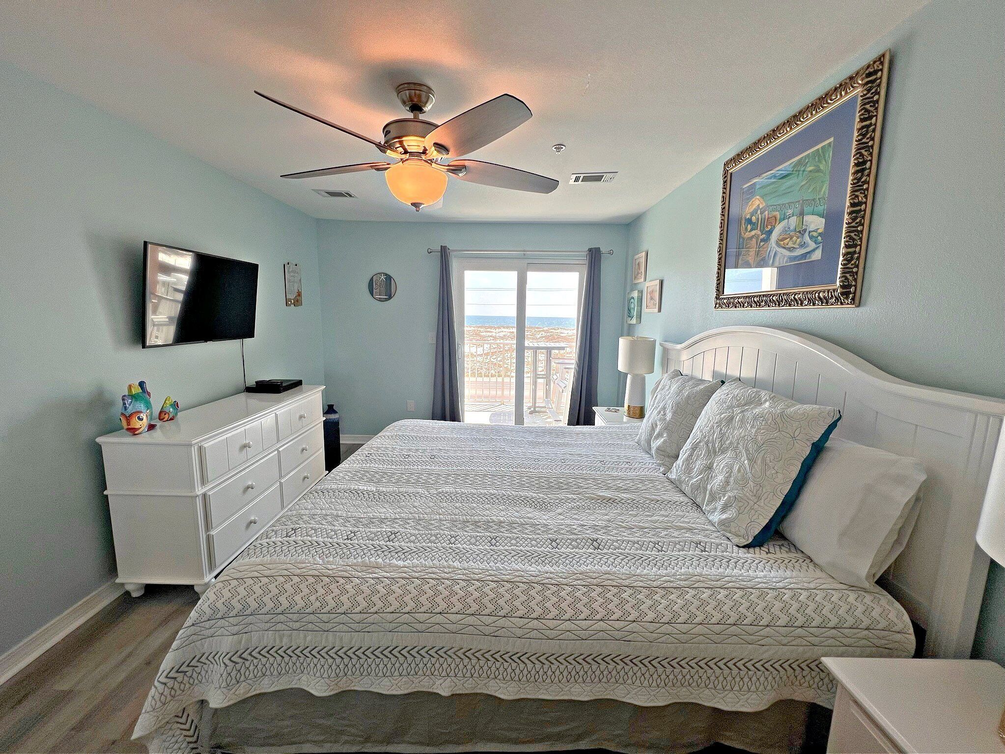 3 bedrooms, individually decorated, individually furnished, bed sheets