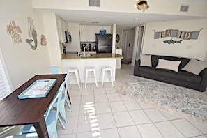 Apartamento, varias camas, balcón (Gulf Shores Plantation 1140) | Interior