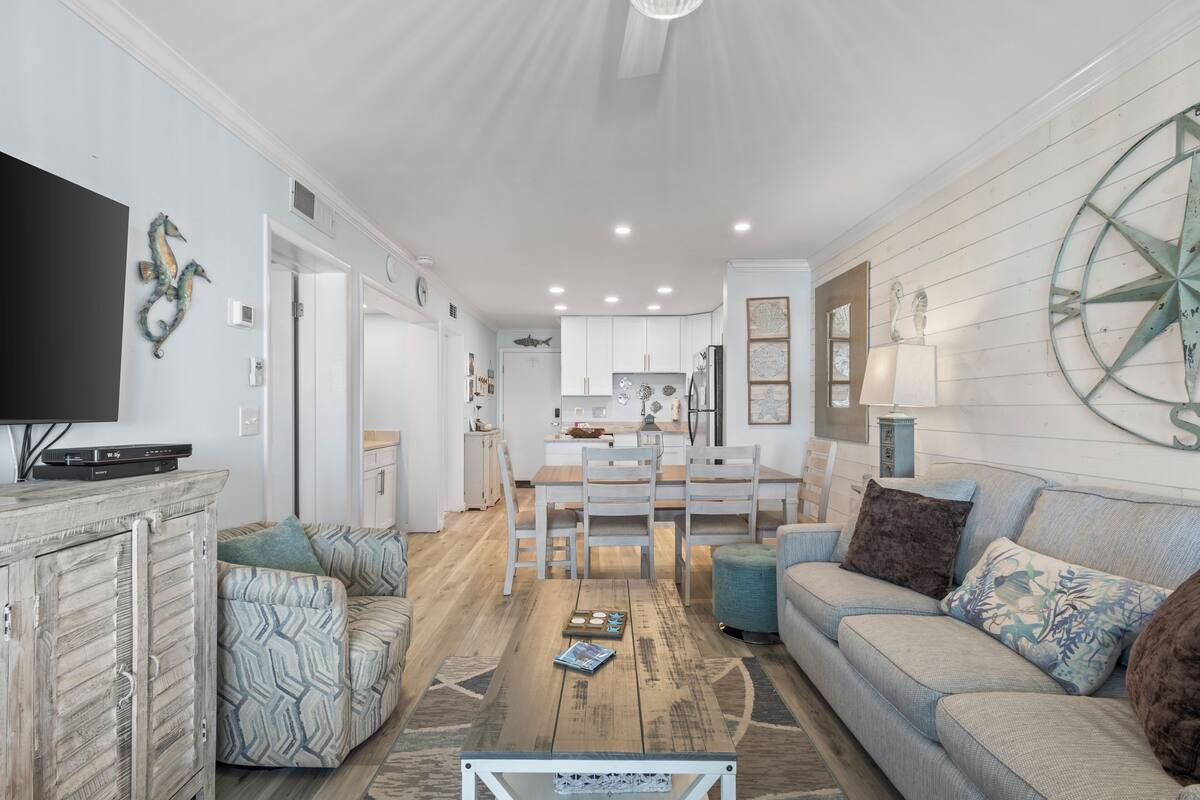 Condo, Multiple Beds, Pool Access, Ocean View (Gulf Shores Plantation 1306) | Living area