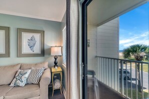 Appart'hôtel, plusieurs lits, accès piscine, vue jardin (Gulf Shores Plantation 3214) | Coin séjour