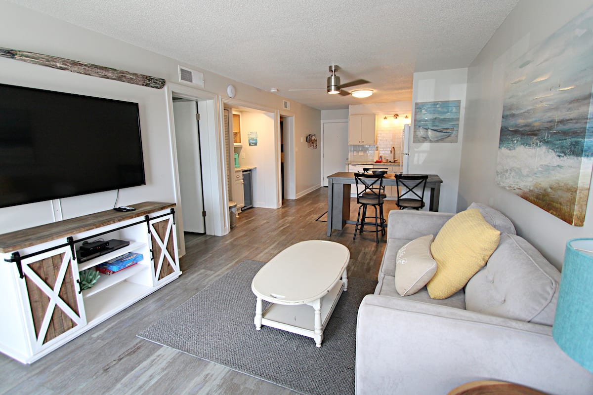 Condo, Multiple Beds, Balcony, Beach View (Gulf Shores Plantation 2112) | Living area