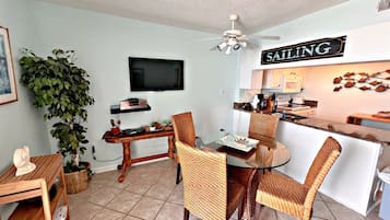 Condo, 1 cama Queen e sofá-cama, sacada (Gulf Shores Surf & Racquet Club 615A) | Opções para refeição