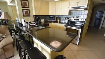 Condo, 1 Queen Bed with Sofa bed, Balcony (Gulf Shores Surf & Racquet Club 713A) | Private kitchen