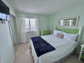 Huoneisto, useita sänkyjä, parveke (Gulf Shores Surf & Racquet Club 603B) | 1 makuuhuone, yksilöllisesti sisustettu, yksilöllisesti kalustettu