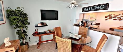 Apartment, 1 Queen-Bett und Schlafsofa, Balkon (Gulf Shores Surf & Racquet Club 615A) | Speisen