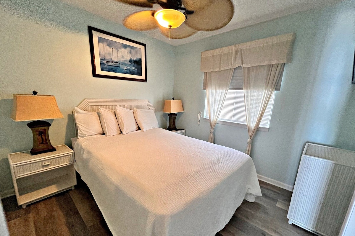 Appartement, 1 queensize bed met slaapbank, balkon (Gulf Shores Surf & Racquet Club 615A) | 1 slaapkamer, individueel gedecoreerd, individueel gemeubileerd