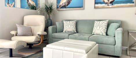 Condo, 1 Queen Bed with Sofa bed, Balcony (Gulf Shores Surf & Racquet Club 606A) | Living area