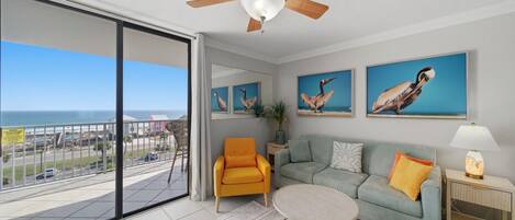 Apartment, 1 Queen-Bett und Schlafsofa, Balkon (Gulf Shores Surf & Racquet Club 606A) | Wohnbereich