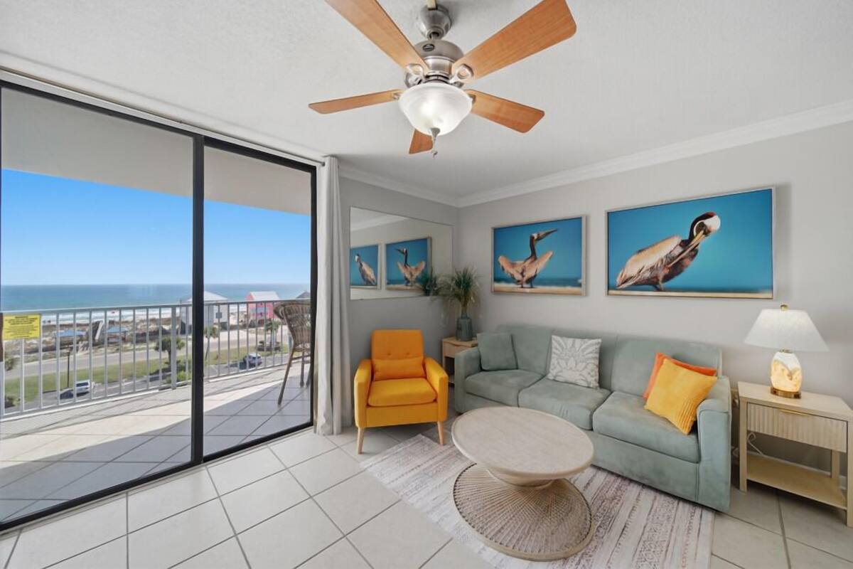 Condo, 1 cama Queen size y sofá cama, balcón (Gulf Shores Surf & Racquet Club 606A) | Área de sala de estar