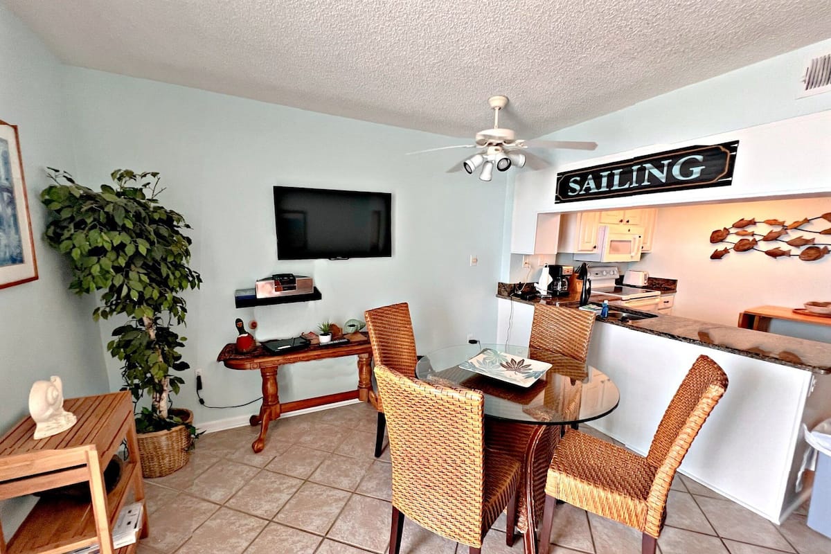 Lejlighed - 1 queensize-seng med sovesofa - balkon (Gulf Shores Surf & Racquet Club 615A) | Spiseområde