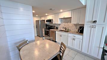 1 bedroom, individually decorated, individually furnished, bed sheets