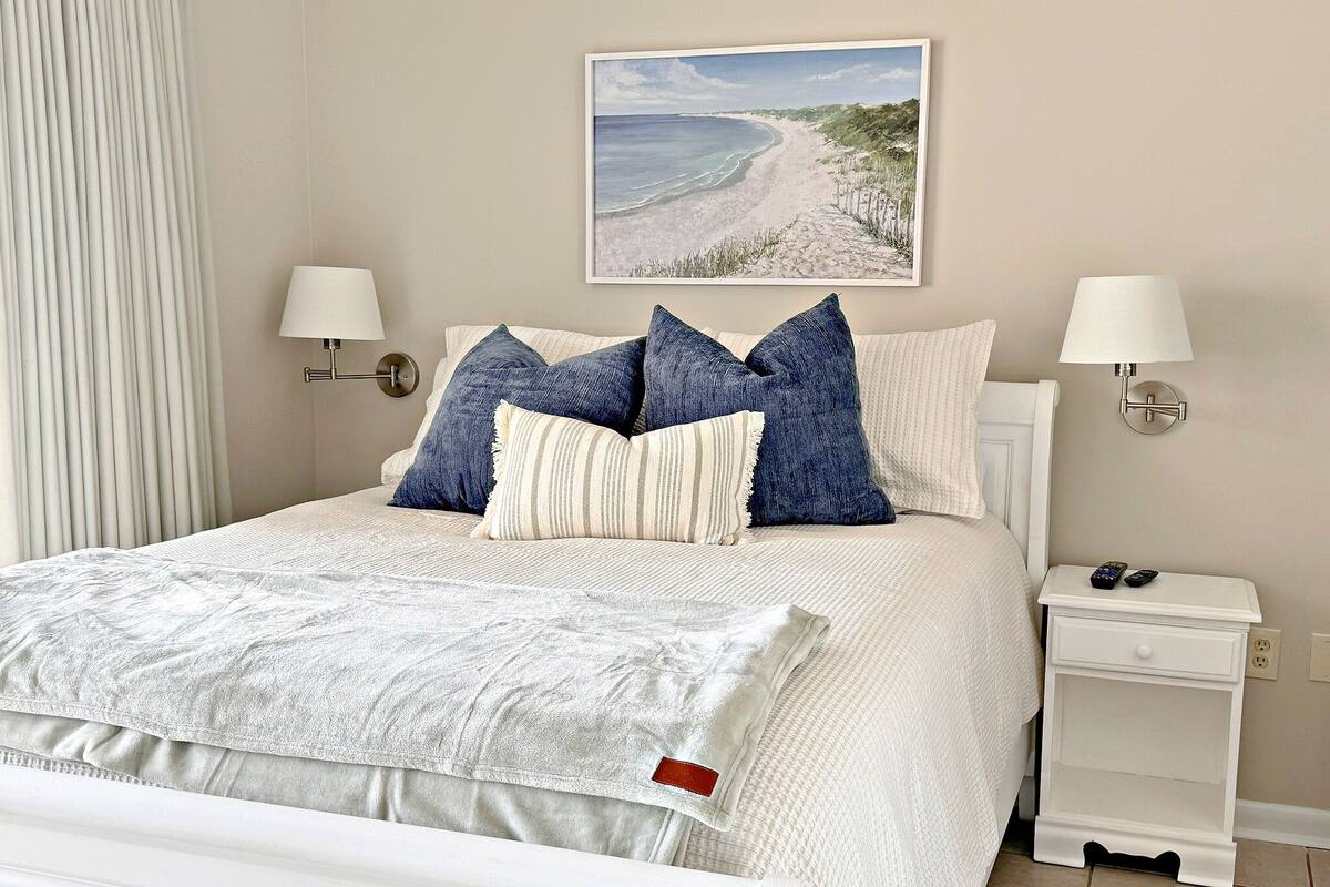 Condo, Multiple Beds, Balcony (Gulf Village 412) | 2 bedrooms, individually decorated, individually furnished, bed sheets