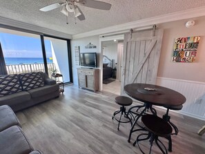 Condo, Berbilang Katil, Patio, Ocean View (Island Sunrise 165) | Ruang tamu