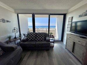 Living area - Island Sunrise (Gulf Shores)