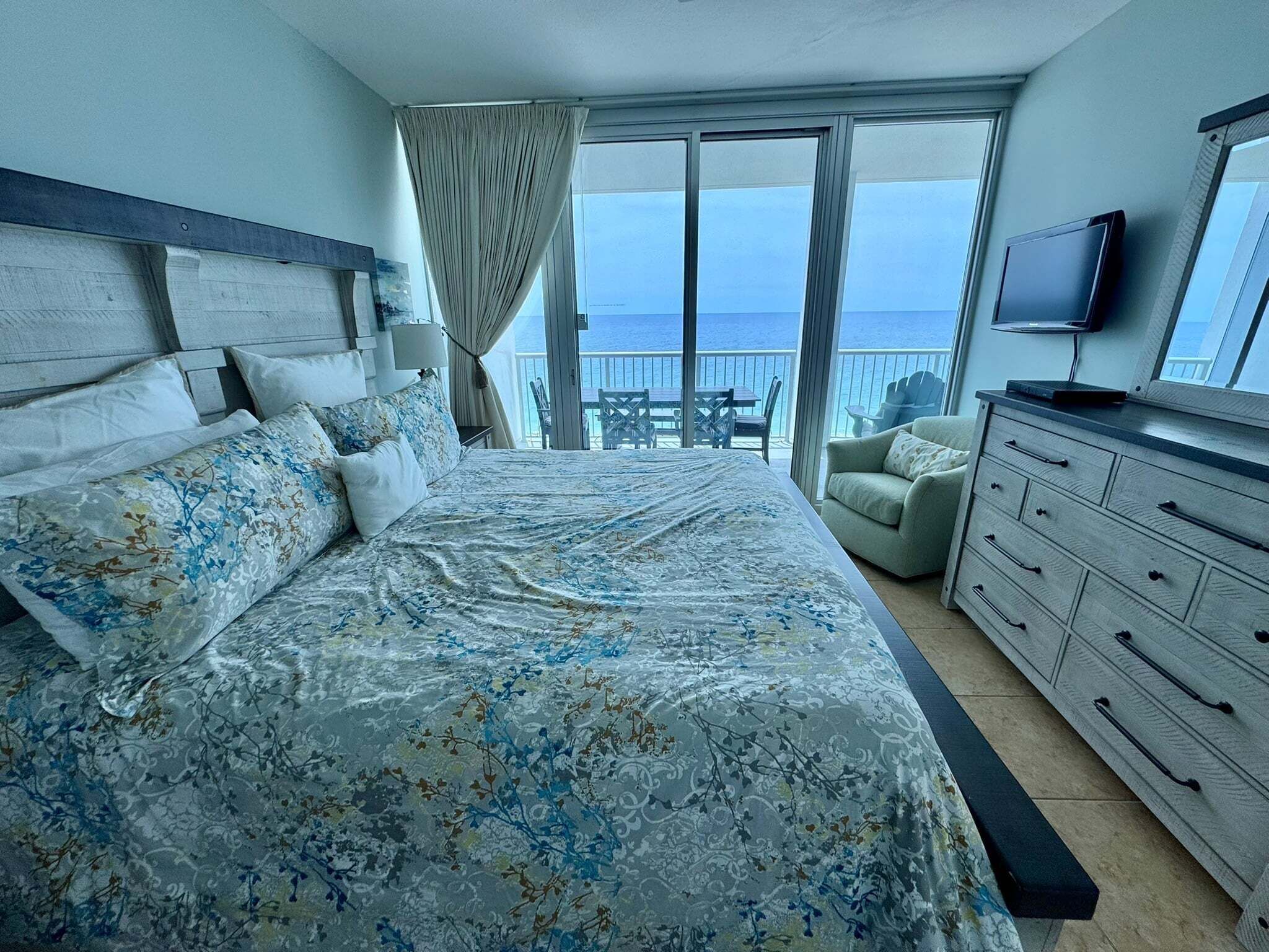 3 habitaciones, decoración personalizada y muebles diferentes 
