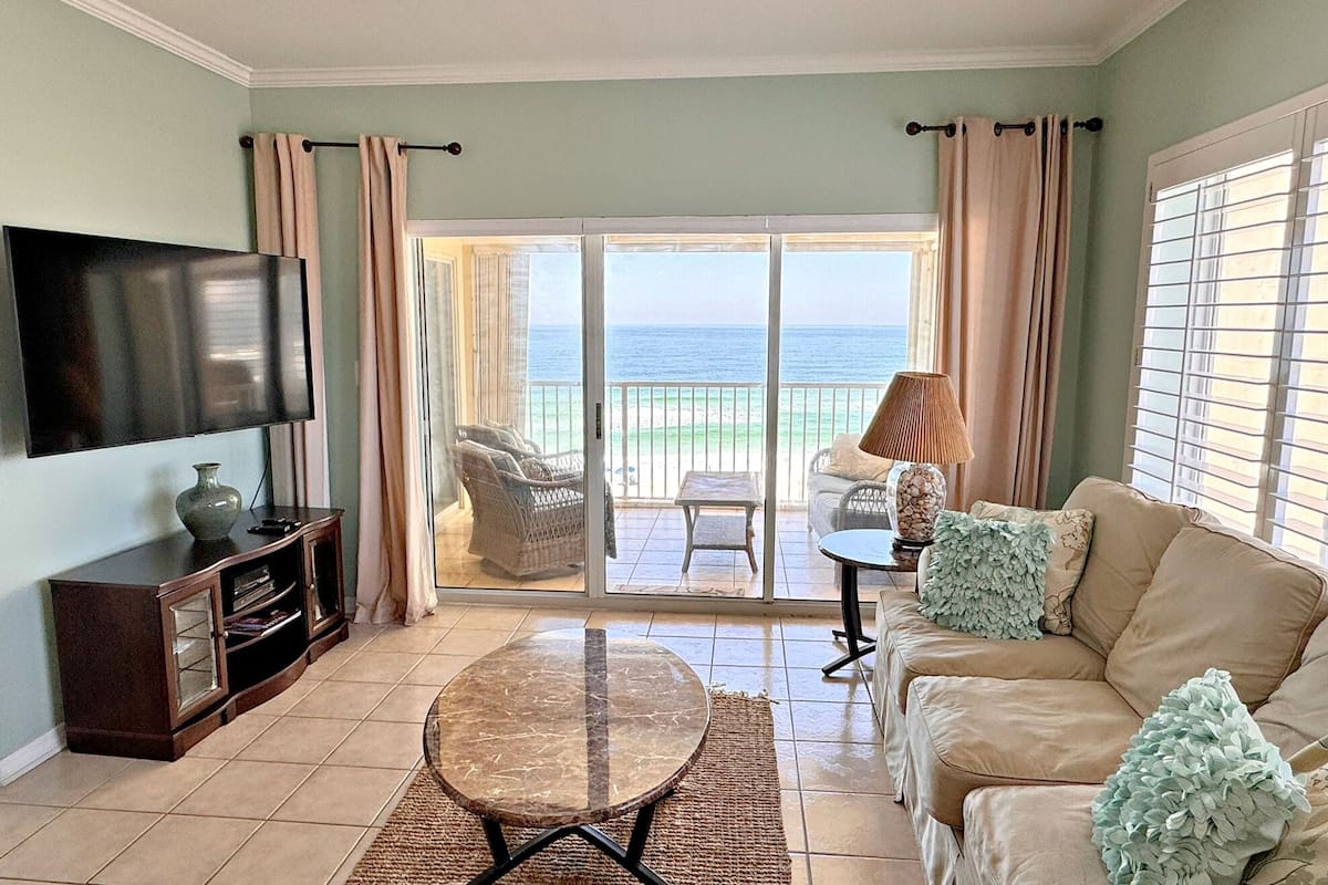 Apartamento, varias camas, balcón, vistas al mar (Marlin Key 4A) | Zona de estar