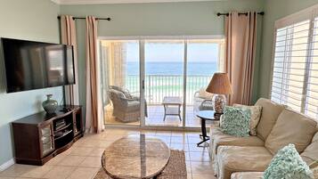 Condo, Multiple Beds, Balcony, Ocean View (Marlin Key 4A) | Living area