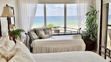 3 habitaciones, decoración personalizada y muebles diferentes