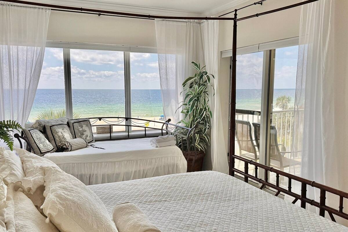 3 bedrooms, individually decorated, individually furnished, bed sheets