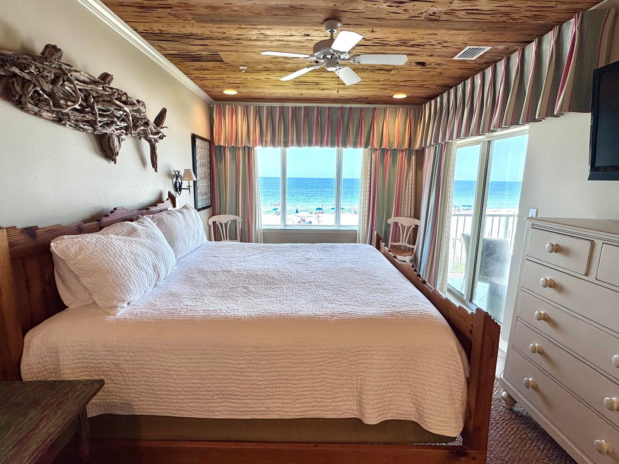 3 habitaciones, decoración personalizada y muebles diferentes 