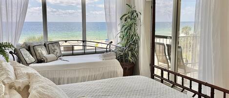 Condo, varias camas, balcón (Marlin Key 2C) | 3 habitaciones, decoración personalizada y muebles diferentes