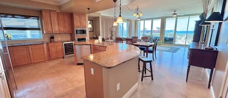 Huoneisto, useita sänkyjä, parveke (Mustique 302) | Yksityinen keittiö | Kahvin-/teenkeitin