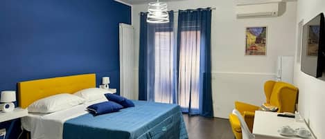 City Room | 1 bedroom, minibar, individually decorated, desk