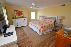 公寓客房, 多張床, 露台 (Ocean House 1701) | 3 間睡房、獨特設計、獨特裝修、床單