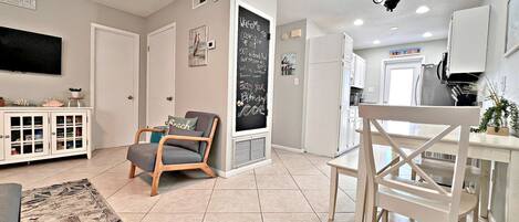 Condo, 1 Queen Bed with Sofa bed, Balcony, Pool View (Ocean Reef 101) | Living area