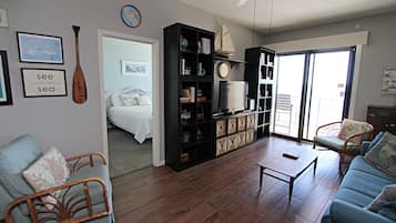 Appartement, meerdere bedden, balkon (Phoenix II 2143) | Woonruimte | Een mp3-dock