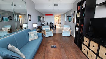 Apartment, Mehrere Betten, Balkon (Phoenix II 2143) | Wohnbereich