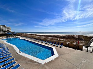 Innendørsbasseng og utendørsbasseng