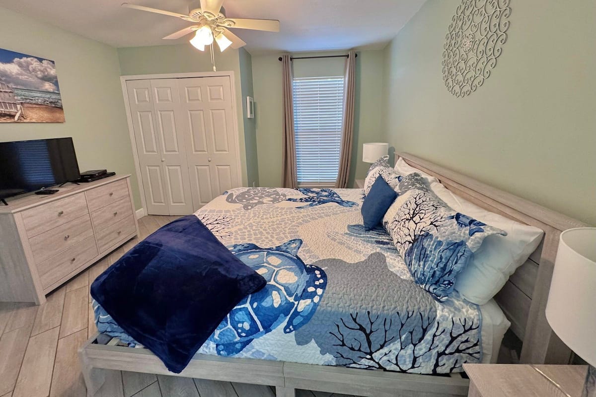 Condo, Multiple Beds, Pool Access, Beach View (Regatta 102A) | 2 bedrooms, individually decorated, individually furnished, bed sheets