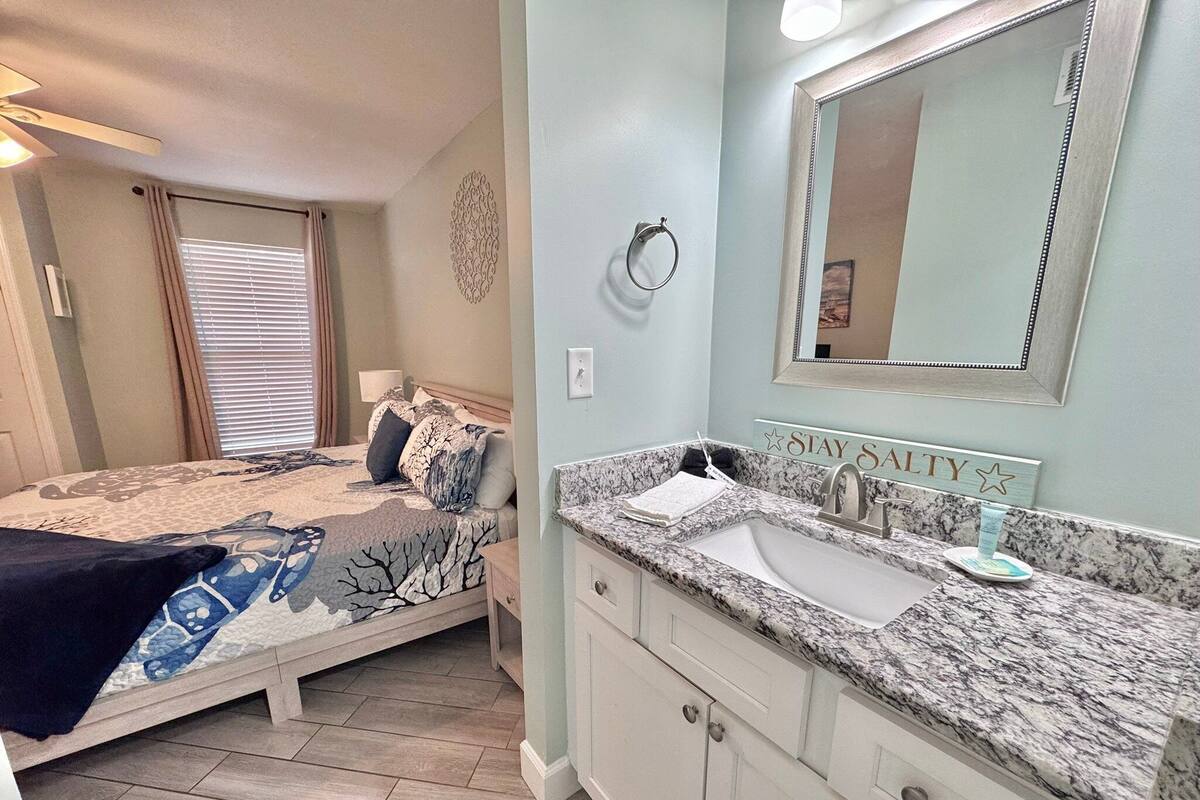 2 bedrooms, individually decorated, individually furnished, bed sheets