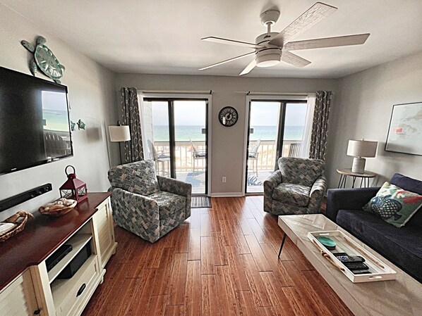 Appart'hôtel, plusieurs lits, balcon (Regatta 201B) | Coin séjour