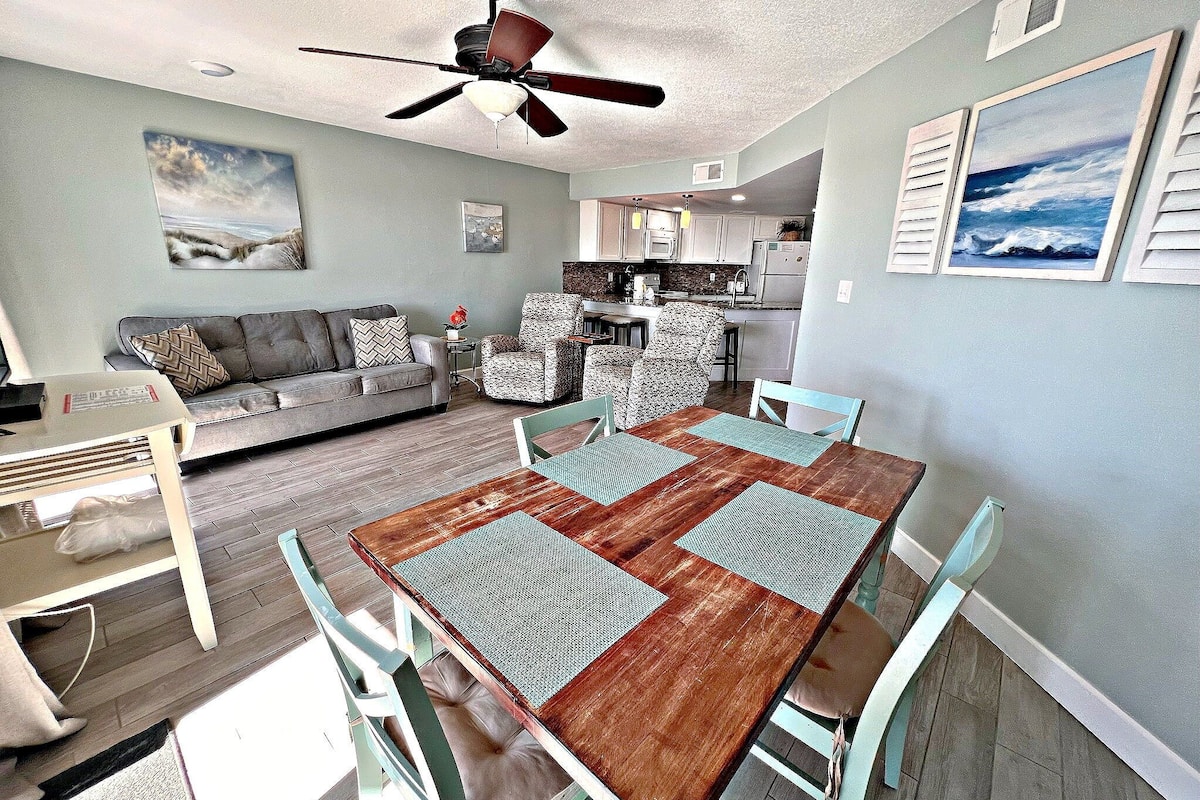 Condo, Multiple Beds, Pool Access, Beach View (Regatta 102A) | Dining