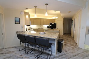 公寓客房, 多張床, 露台 (Romar House A903) | 私人廚房